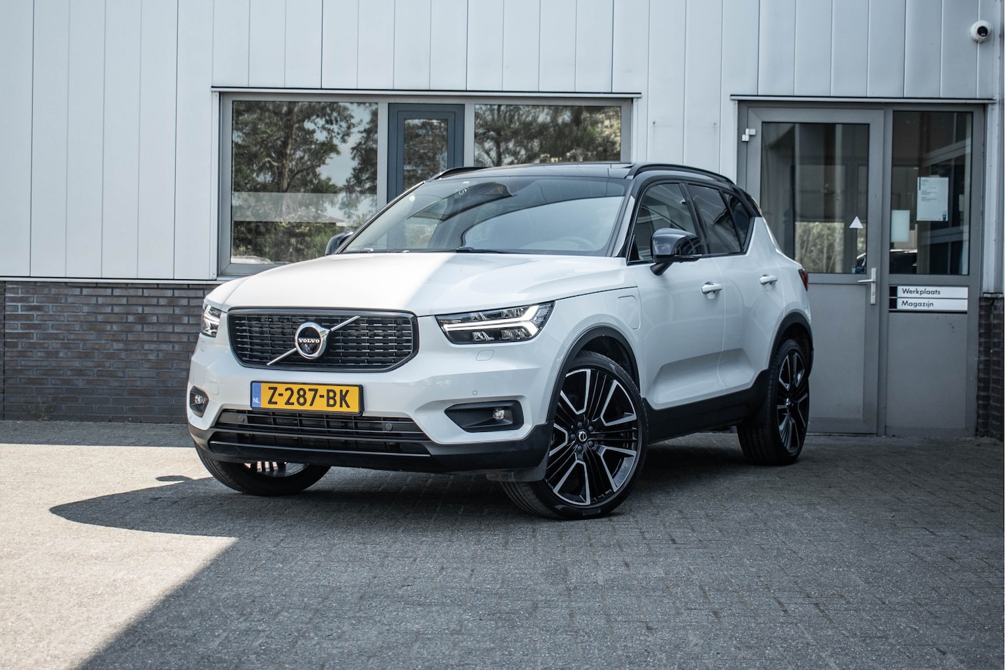 Volvo XC40 - 1.5 T5 Recharge R-Design | Pano | Trekhaak - AutoWereld.nl