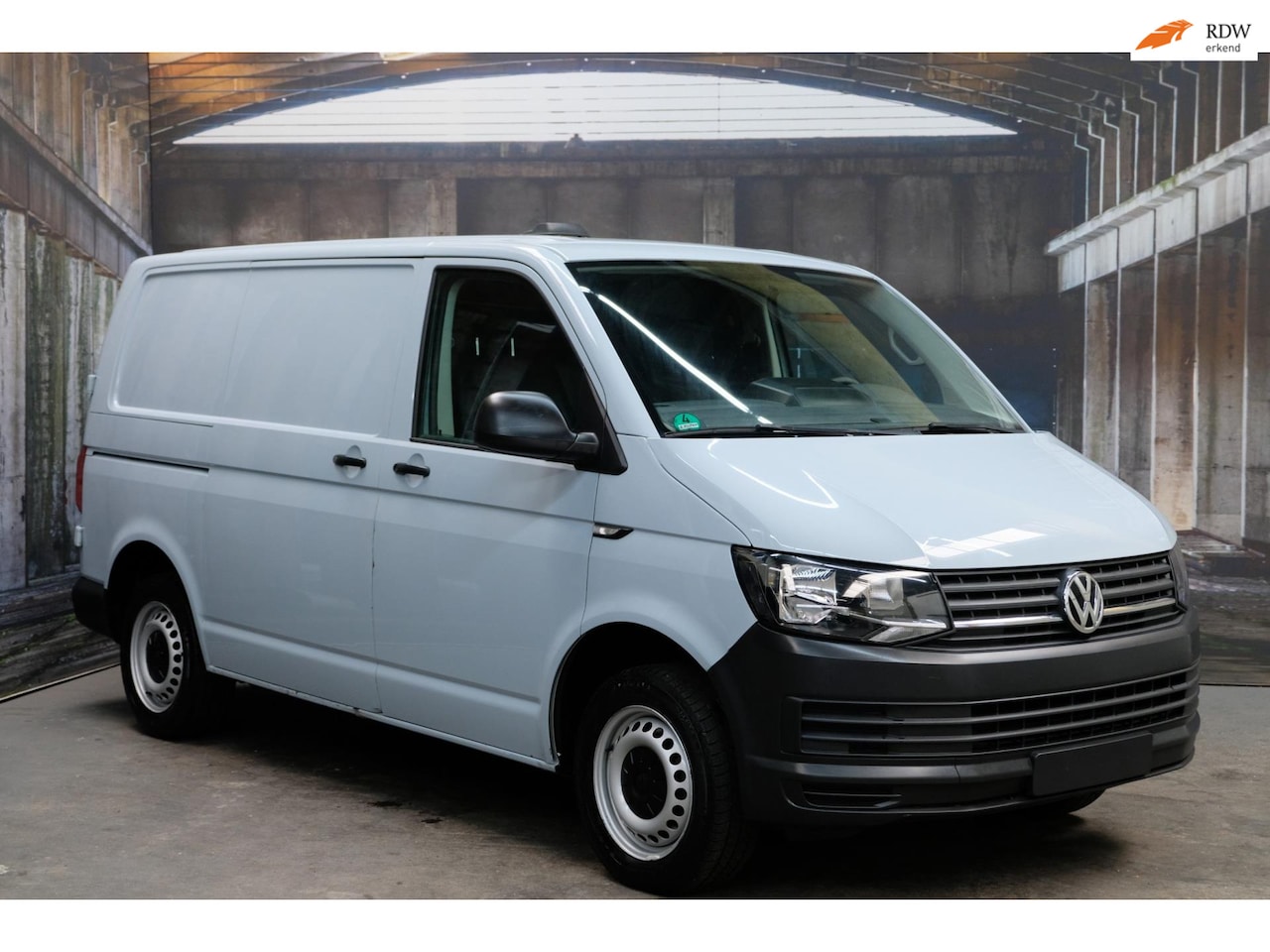 Volkswagen Transporter - 2.0 TDI L1H1*Airco*Half leder*Navigatie - AutoWereld.nl