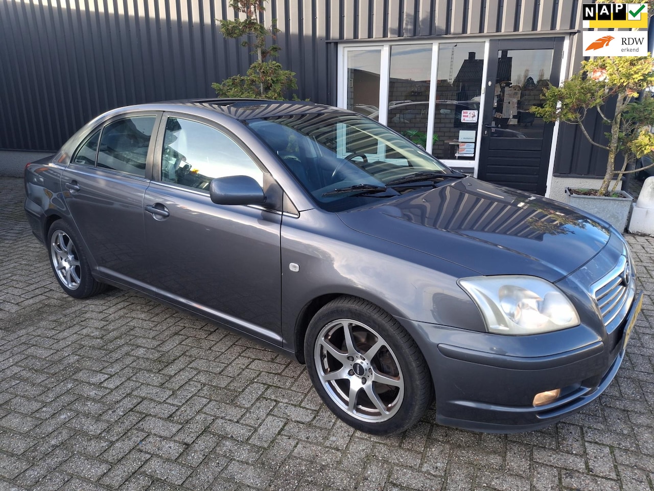 Toyota Avensis - 2.2 D-4D Executive 2.2 D-4D Executive - AutoWereld.nl