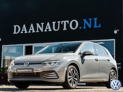 Volkswagen Golf - 1.0 eTSI Life Apple CP HUD Camera Stoelverw