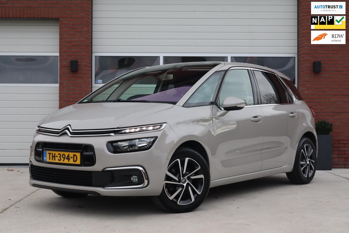 Citroën C4 SpaceTourer - 1.2 131pk Automaat Feel - Dealeronderhouden - Distributieriem vervangen - Panoramisch voor - AutoWereld.nl