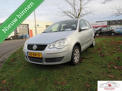 Volkswagen Polo - 1.4-16V Trendline