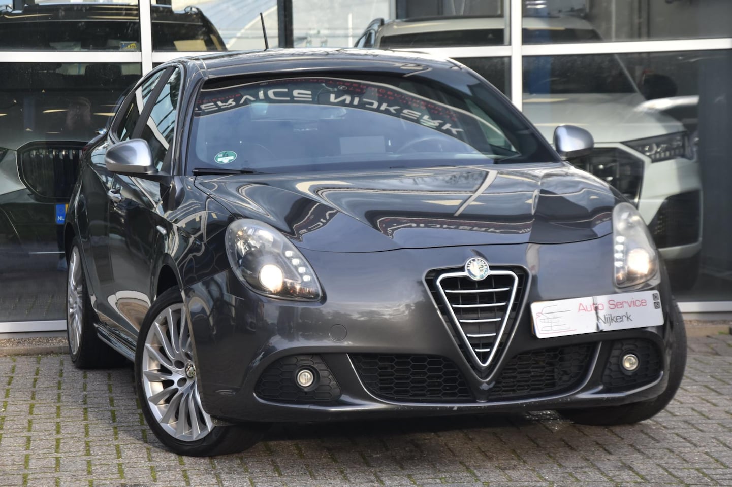 Alfa Romeo Giulietta - 1.4 T Distinctive Airco Leder Pdc Nav. Lm-Velgen - AutoWereld.nl