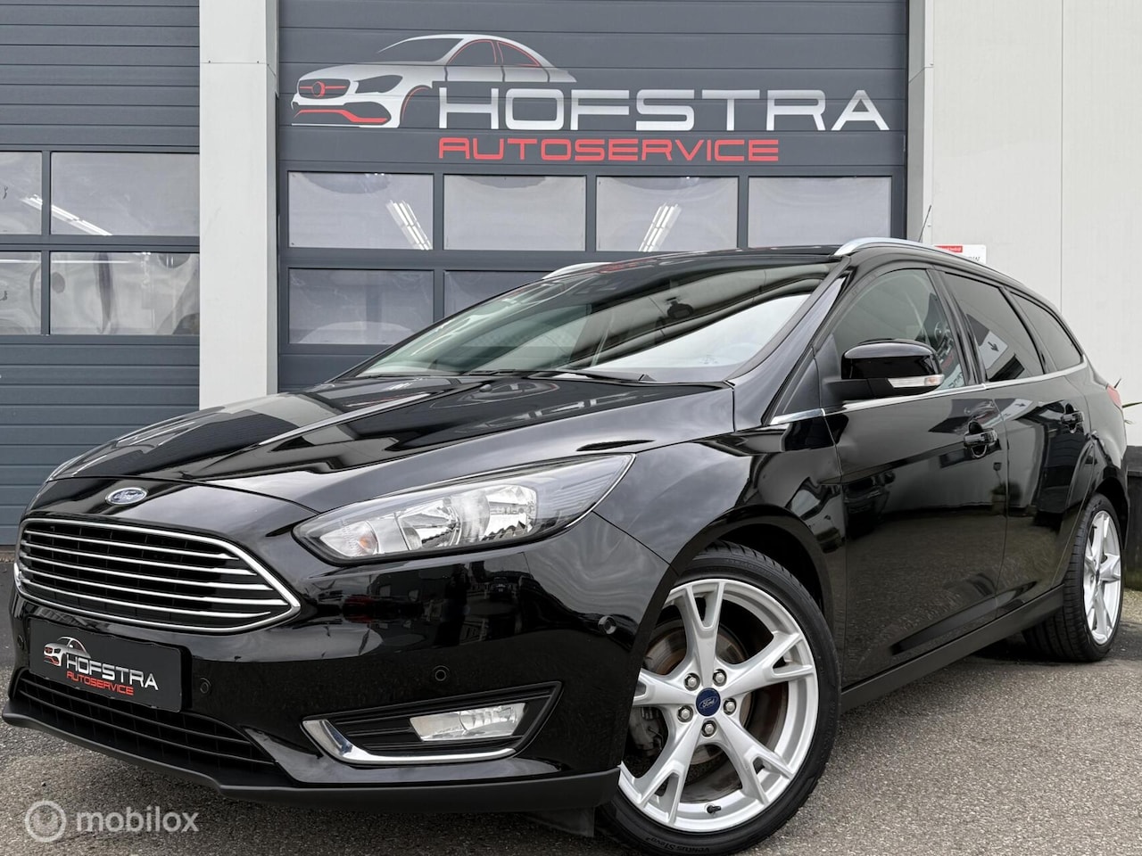 Ford Focus Wagon - 1.0 Titanium Edition Trekhk 18inch Navi Luxe! - AutoWereld.nl