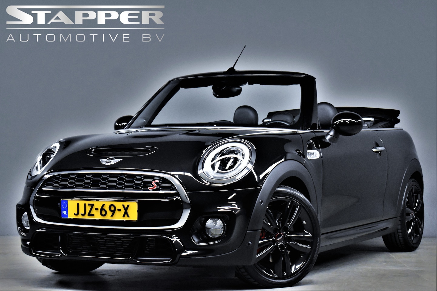 MINI Cabrio - Mini 2.0 Cooper S 192pk Automaat JCW-Pakket H.Kardon/Camera/Leer/Stoelverw./Navi/Led/Clima - AutoWereld.nl