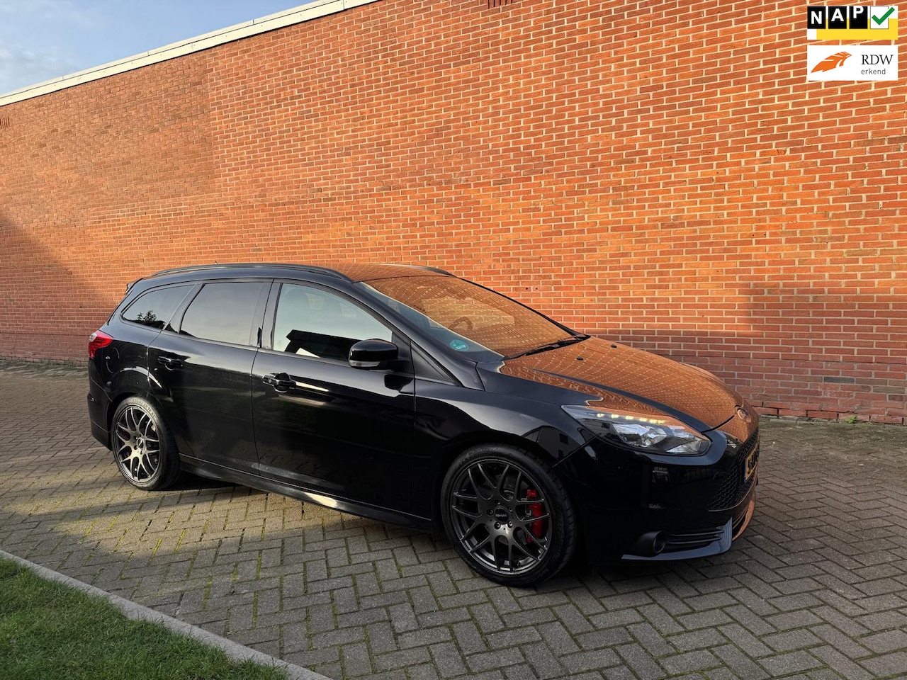 Ford Focus Wagon - 2.0 EcoBoost ST-3 Leder Navi Cam Xenon - AutoWereld.nl