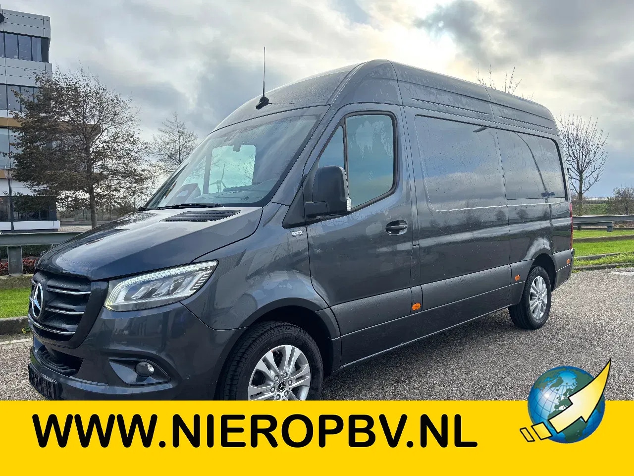 Mercedes-Benz Sprinter - 319CDI L2H2 Automaat Airco Cruisecontrol Applecarplay 3500KG Trekhaak NIEUW BPM VRIJ - AutoWereld.nl