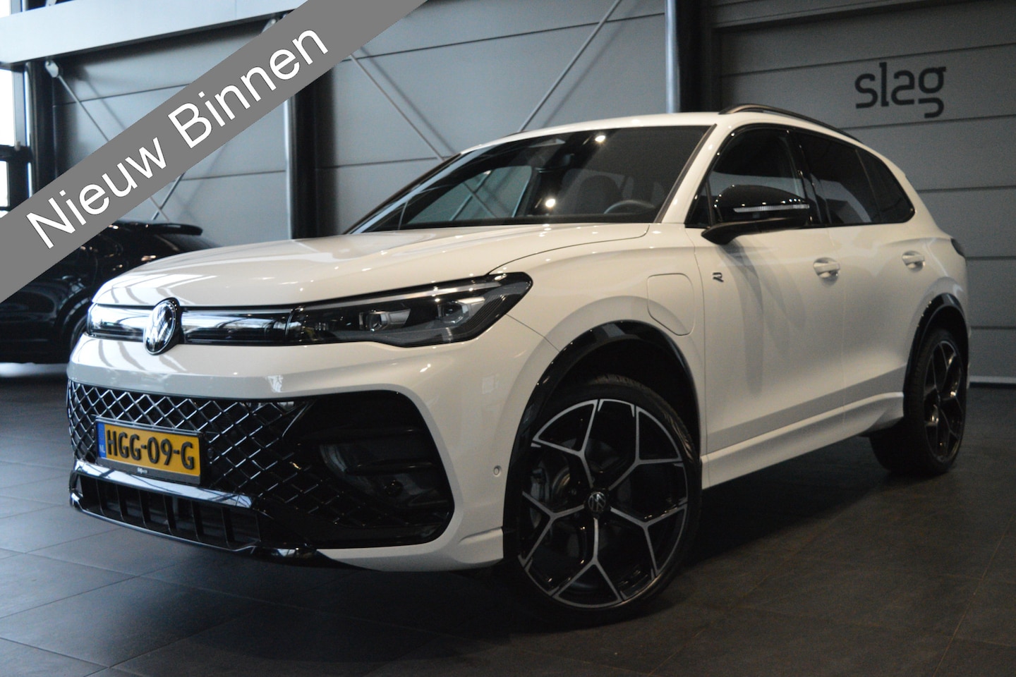 Volkswagen Tiguan - 1.5 eHybrid 3X R-LINE Black Style camera trekhaak 21 inch !! - AutoWereld.nl