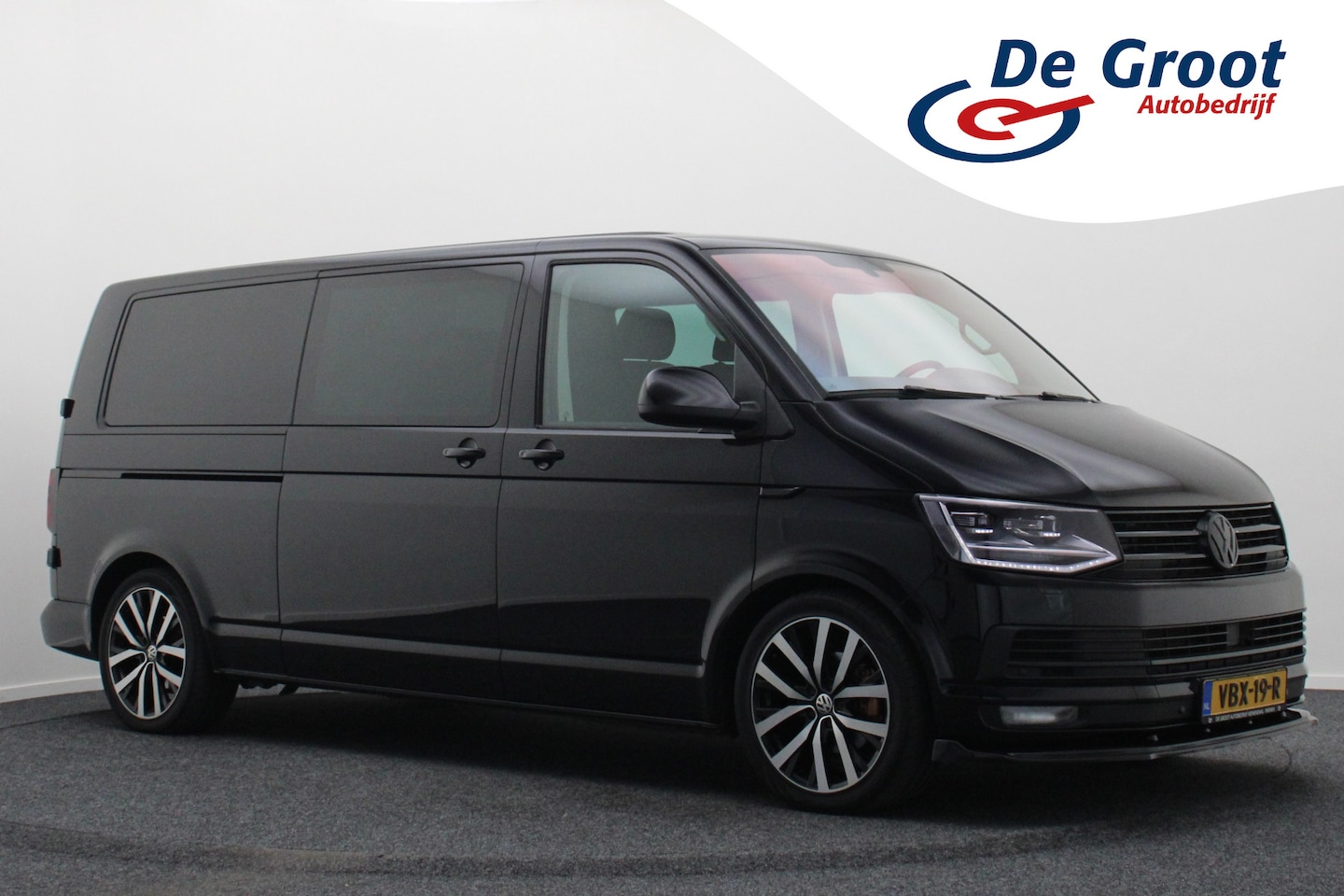 Volkswagen Transporter - 2.0 TDI DSG L2H1 DC Highline 2x Schuifdeur, ACC, Apple Carplay, Bluetooth, LED, PDC, Trekh - AutoWereld.nl