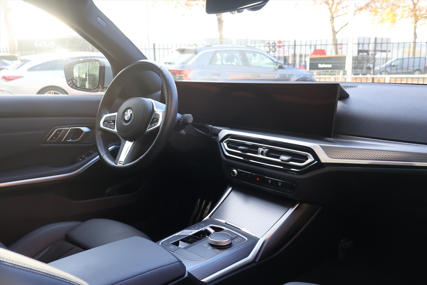 BMW 3-serie - (g20) 320i M-Sport 184pk | Laser LED | Stoelverwarming | Navi | Camera | Pano | Cruise - AutoWereld.nl