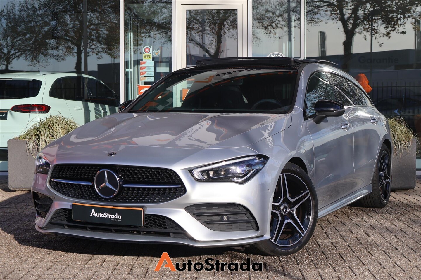 Mercedes-Benz CLA-klasse Shooting Brake - 180 AMG-Line 136pk | Pano | Camera | Sfeer | Memory | Multibeam | Navigatie | Climate - AutoWereld.nl