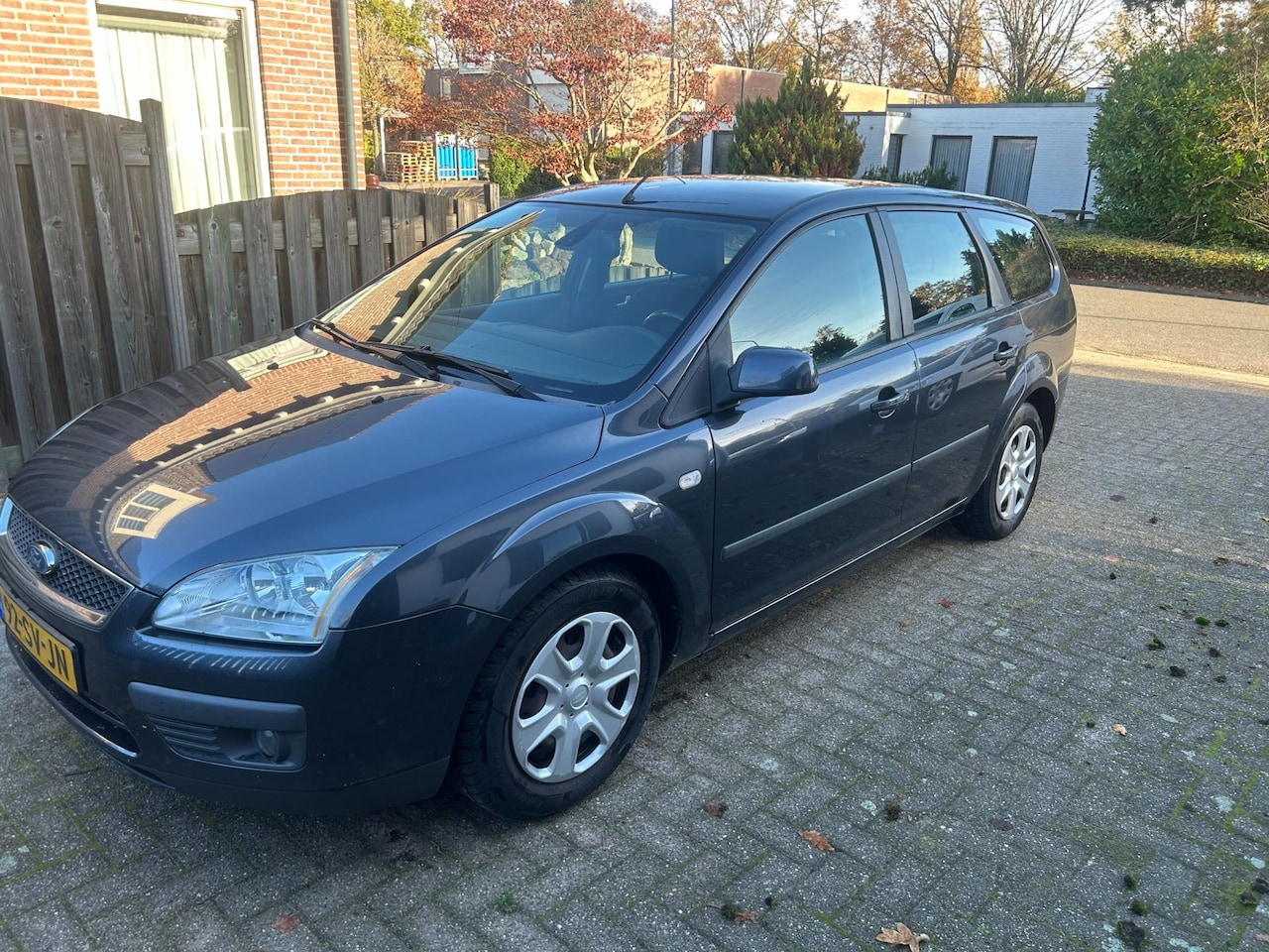 Ford Focus Wagon - 1.6-16V Futura Dashbord valt af en toe uit - AutoWereld.nl