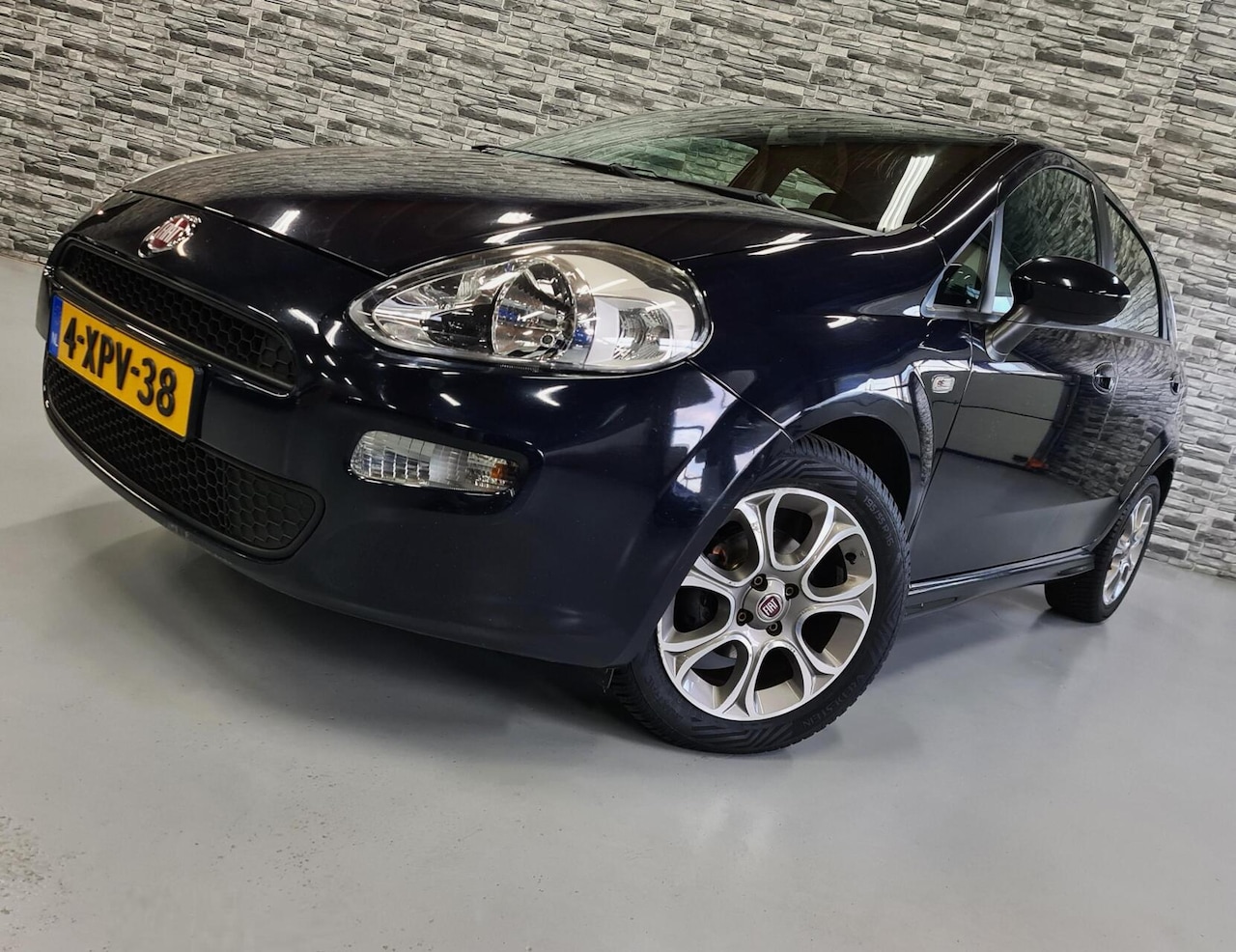 Fiat Punto Evo - 0.9 TwinAir Young *Nieuwe APK*Bluetooth*NAP*! - AutoWereld.nl