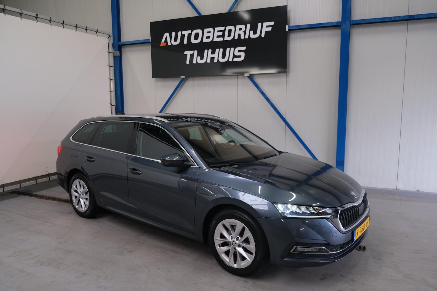 Skoda Octavia Combi - 1.0 e-TSI Business Edition Plus Automaat - N.A.P. Airco, Cruise, Navi, PDC, Camera, Trekha - AutoWereld.nl