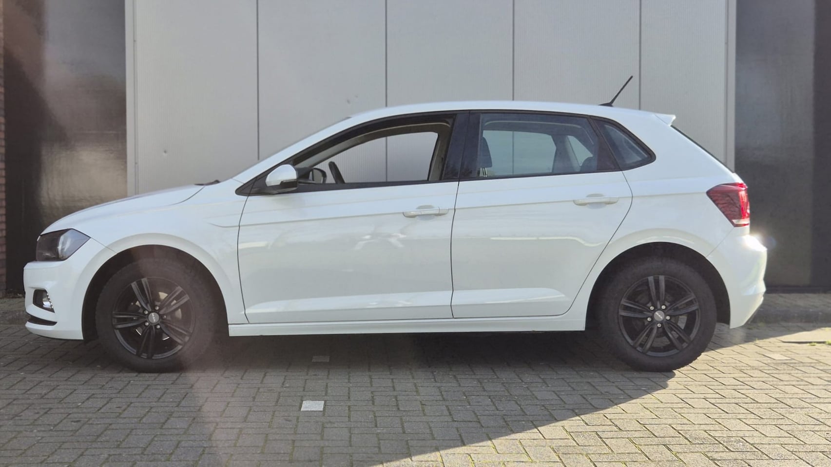 Volkswagen Polo - 1.0 MPI Comfortline / Org. NL / Dealer onderhouden / Carplay / Navi / 80 PK / - AutoWereld.nl