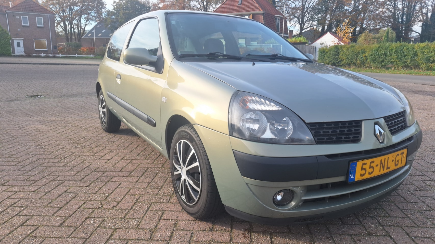 Renault Clio - 1.4-16V Privilège - AutoWereld.nl
