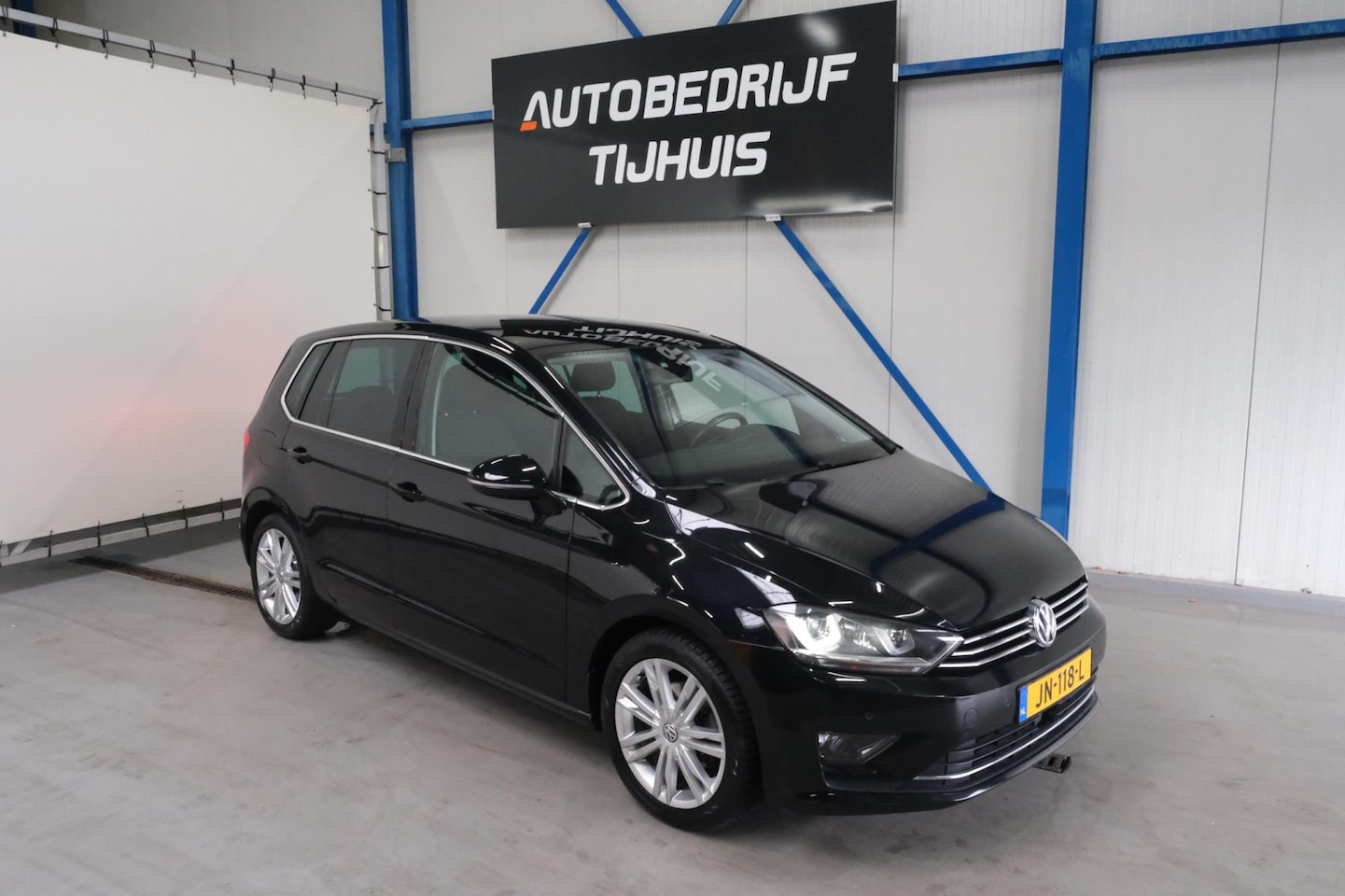 Volkswagen Golf Sportsvan - 1.4 TSI Highline Automaat - Airco, Cruise, Navi, PDC, Stoelverwarming, Trekhaak. - AutoWereld.nl