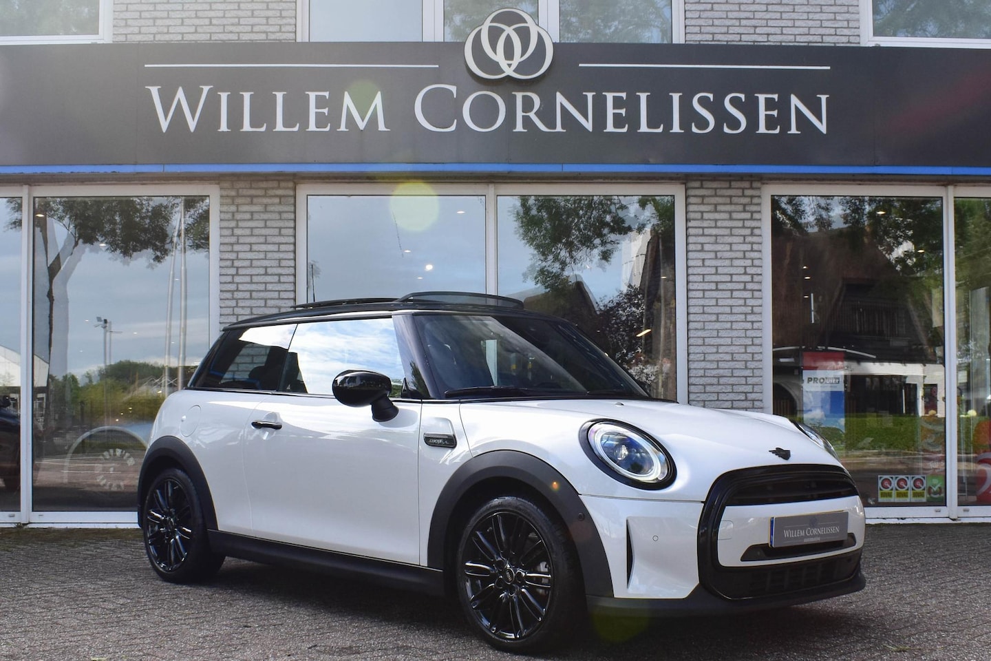 MINI Cooper - Mini 1.5 Camden Pano Leder Camera Navi Harman/Ka - AutoWereld.nl