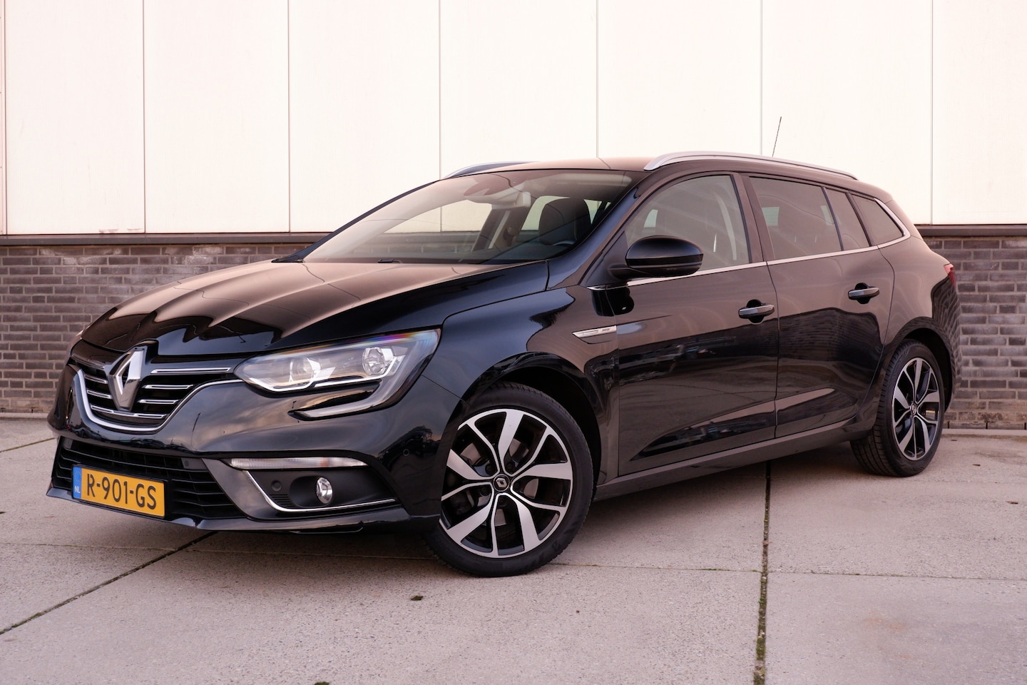 Renault Mégane Estate - 1.3 TCe Bose 163pk | Trekhaak | Camera | Carplay | Navi | Climate - AutoWereld.nl