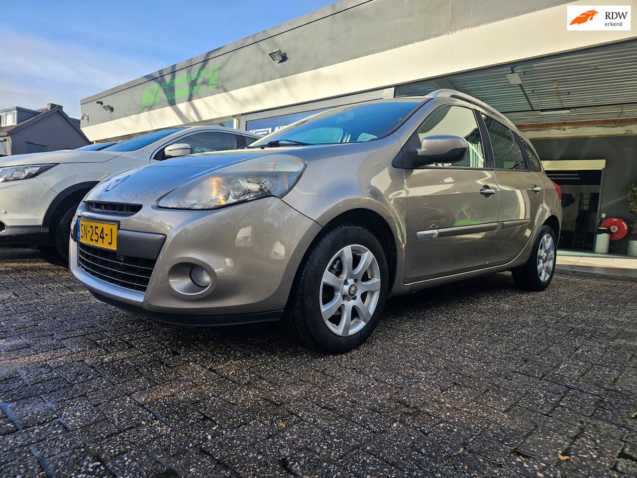 Renault Clio Estate - 1.2 TCE Collection | 1E EIGENAAR | 12MND GARANTIE | AIRCO | LMV - AutoWereld.nl