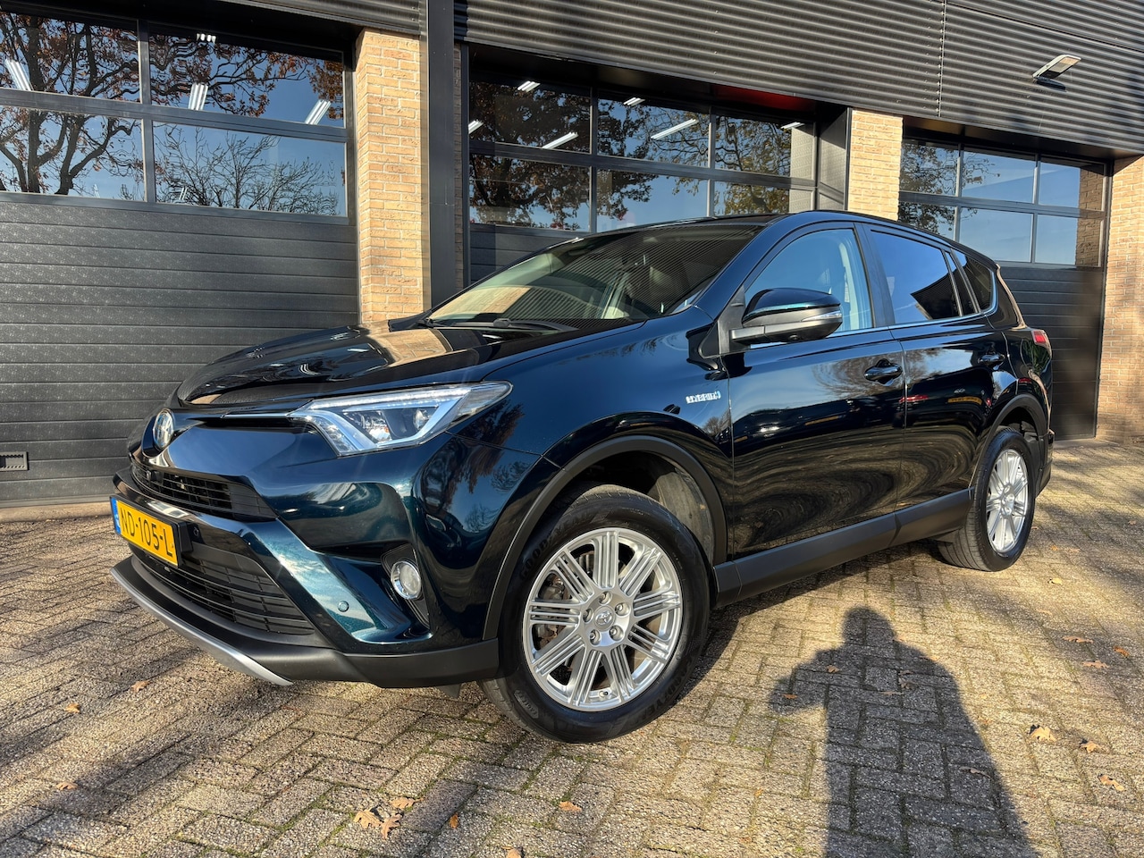 Toyota RAV4 - 2.5 Hybrid AWD Executive Trekhaak - AutoWereld.nl