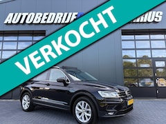 Volkswagen Tiguan - 1.5 TSI ACT Comfortline Business 150pk/NL.Auto/Panoramadak/Full Led/Alcantara/1Ste Eigenaa