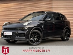 Lynk & Co 01 - 1.5 Black Style Panodak / Zwarte hemel / 360* Camera / Navi / Clima