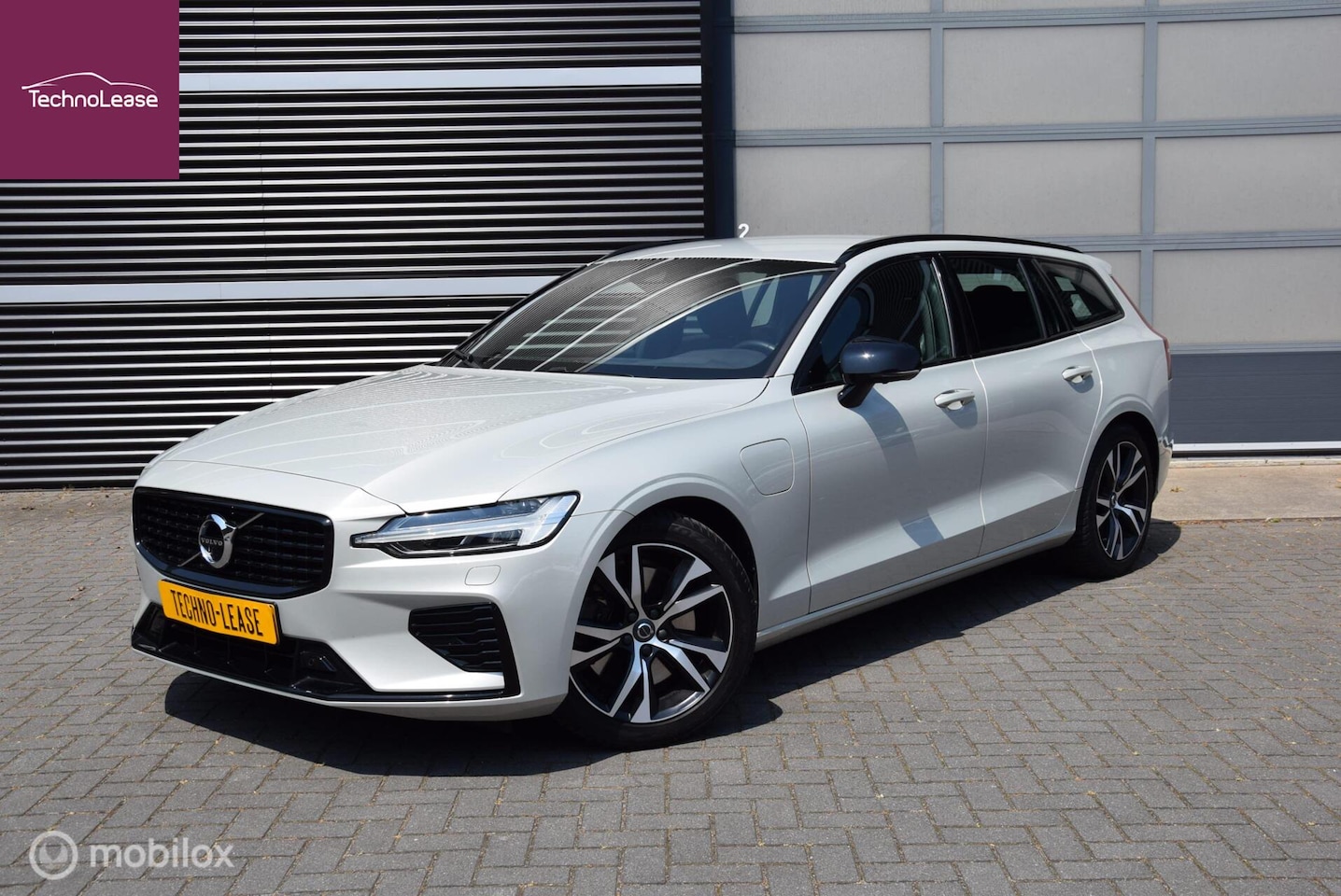 Volvo V60 - 2.0 T6 PHEV Recharge AWD R-Design Trekhaak Vol-leder 360 camera - AutoWereld.nl