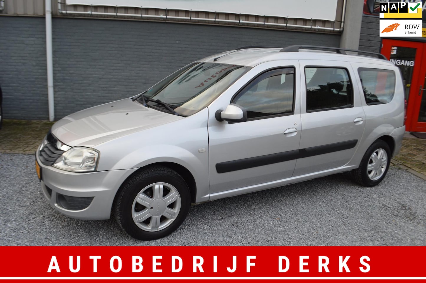 Dacia Logan MCV - 1.6-16V Blackline Airco 5Drs Stuurbekrachtiging Nette Staat - AutoWereld.nl