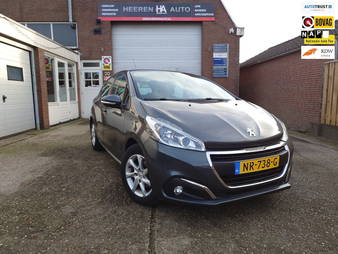 Peugeot 208 - 1.2 PureTech Blue Lion 1.2 PureTech Blue Lion, 1e eigenaar, Dealer onderhouden, 5 Deurs - AutoWereld.nl