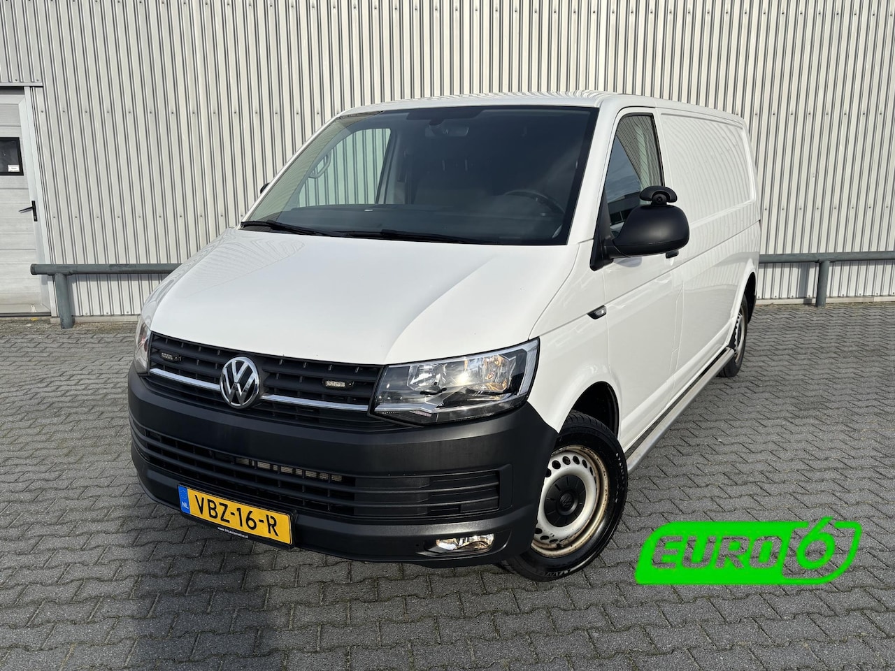 Volkswagen Transporter - 2.0 TDI L2H1*A/C*NAVI*CRUISE*CAMERA* - AutoWereld.nl