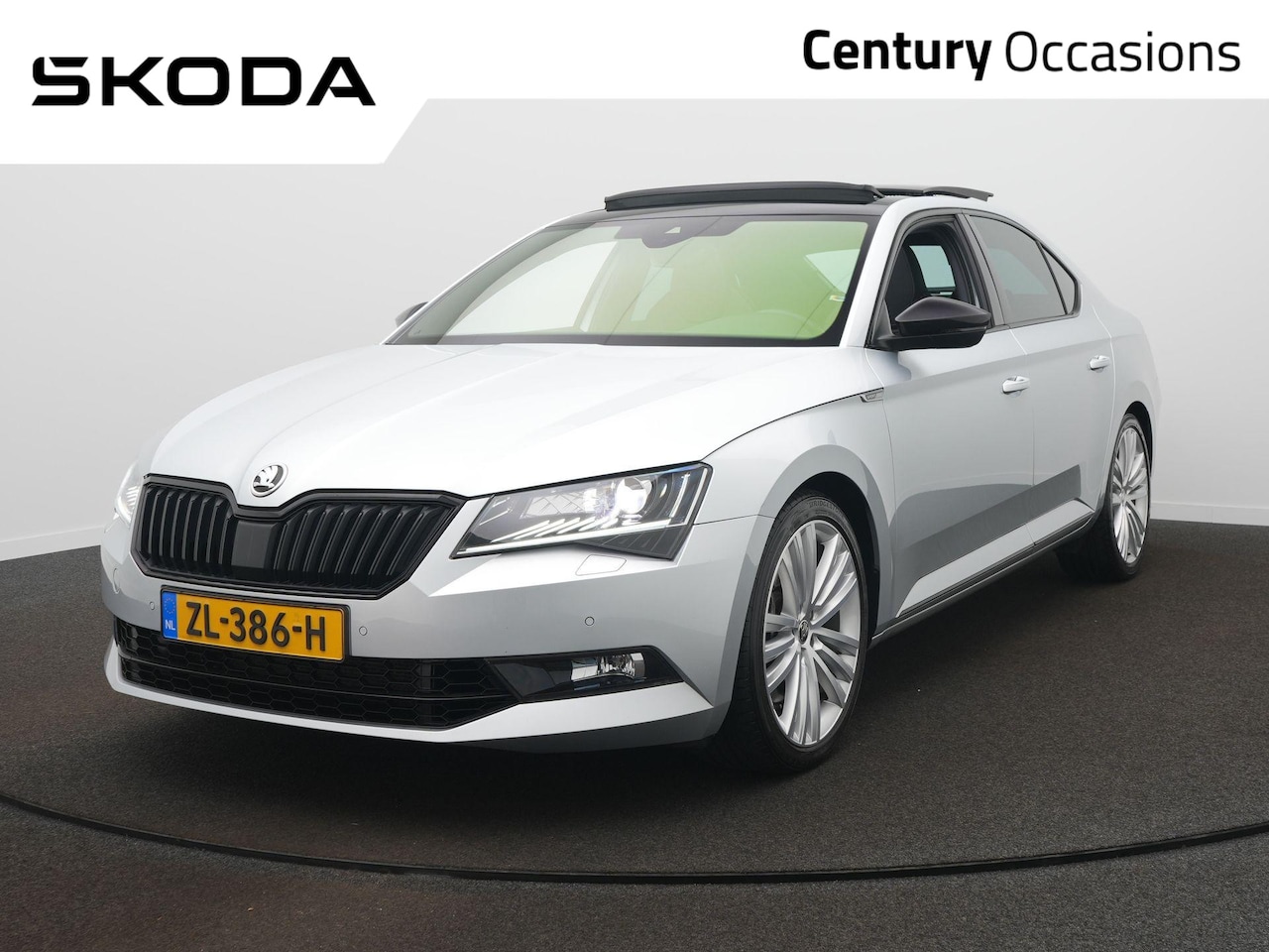 Skoda Superb - 2.0 TSI 4x4 Sportline Business Panoramadak - Navigatie - 19 Inch - Xenon koplampen - AutoWereld.nl