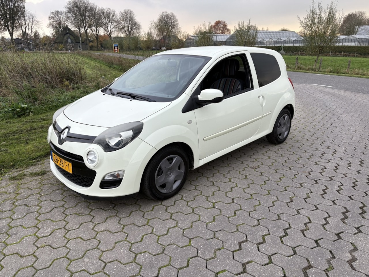 Renault Twingo - 1.2 16V 2012 slechts 127DKM - AutoWereld.nl