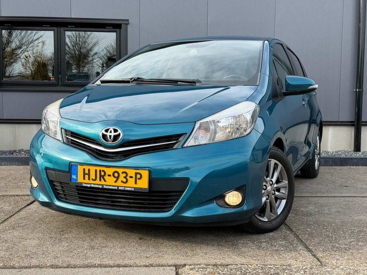 Toyota Yaris - 1.0 VVT-i Comfort UNIEK / NAVI / CAMERA / WINTERSET - AutoWereld.nl