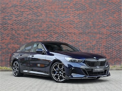 BMW 5-serie - 550e xDrive | M-Performance - Pano - Trekhaak - HUD - B&W