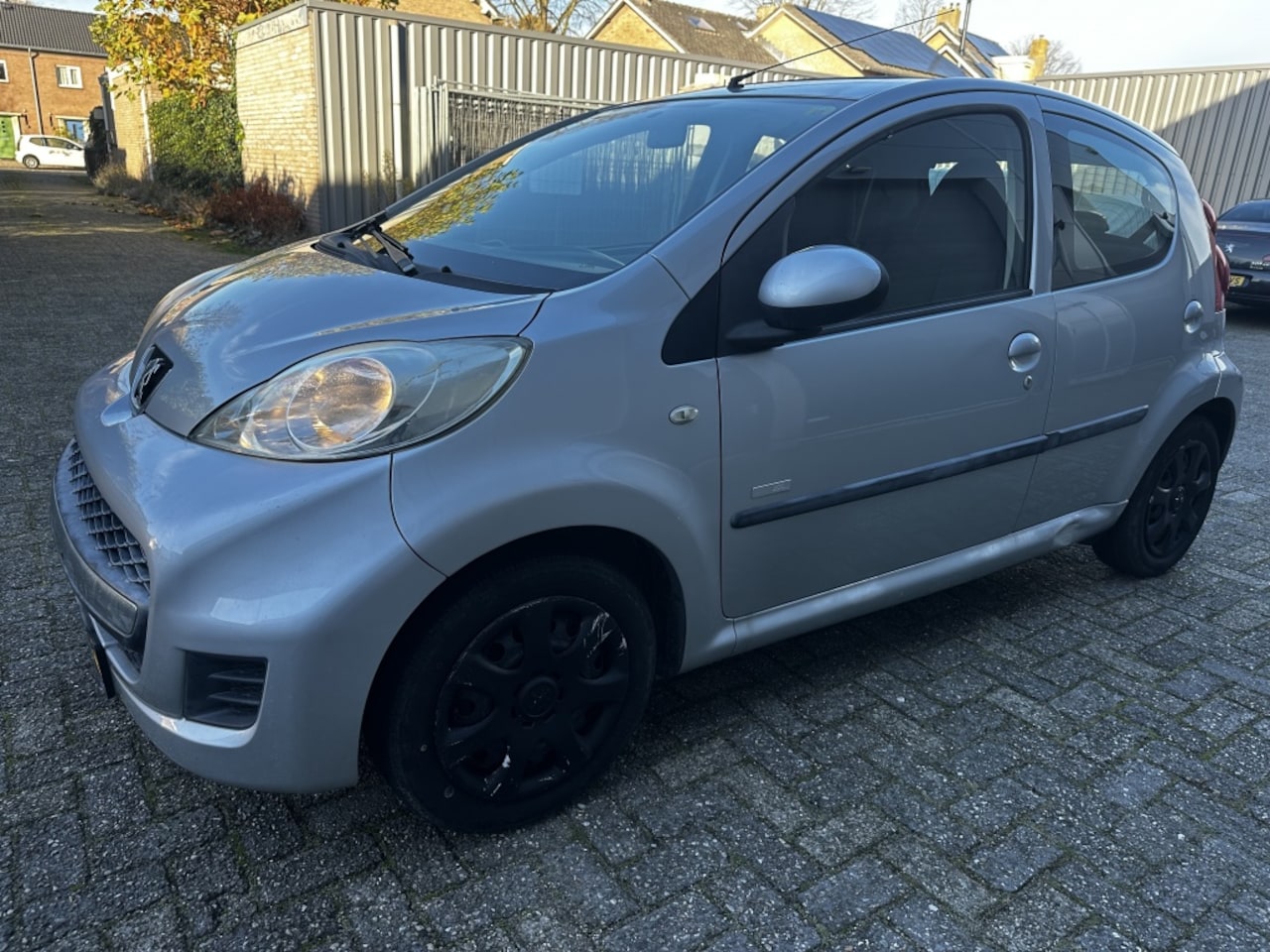 Peugeot 107 - 1.0 2010 airco apk 11-26 89000 km NAP - AutoWereld.nl