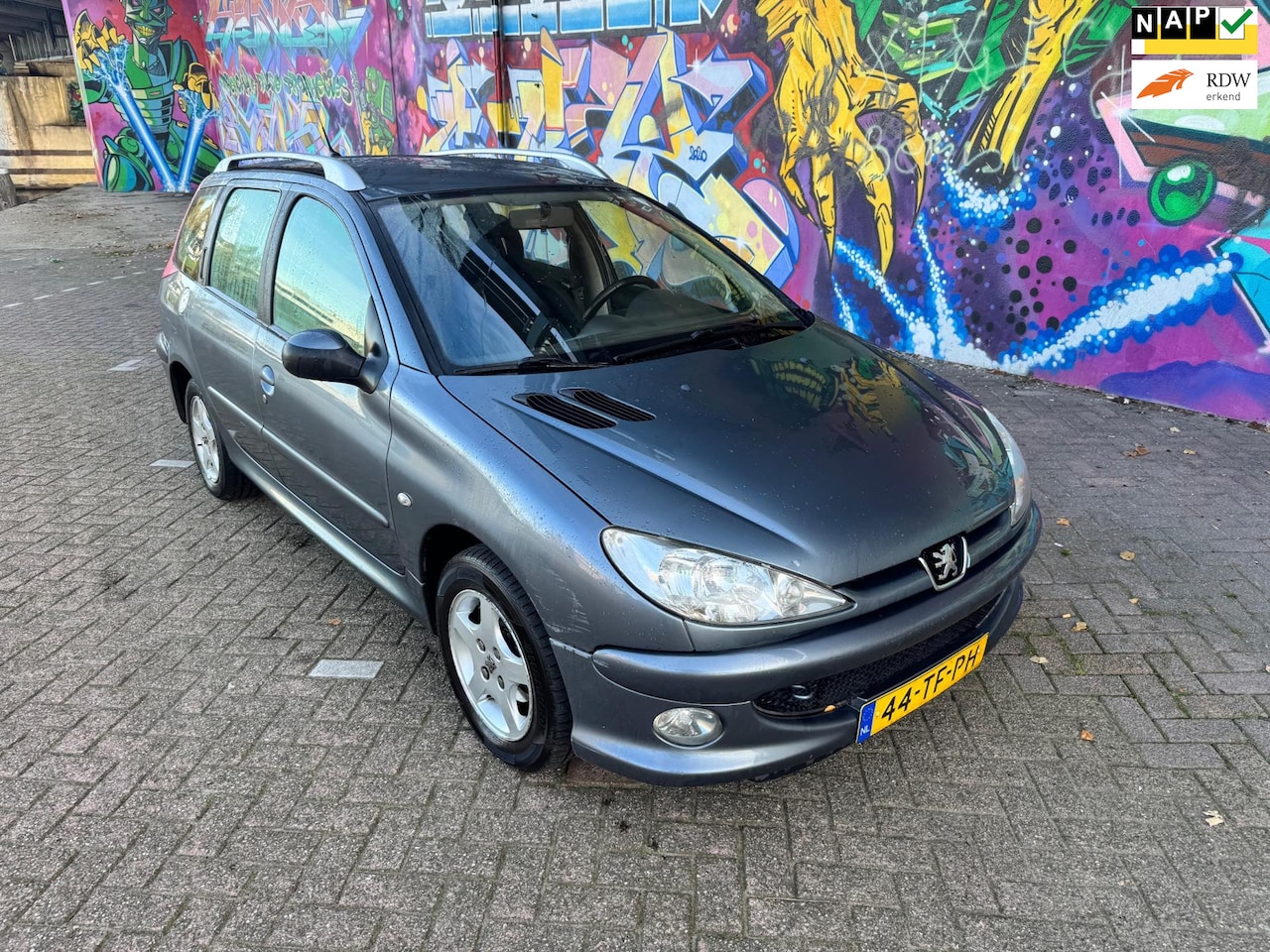 Peugeot 206 SW - 1.4 Air-line 3 airco elektrisch ramen stereo apk maart 2026 bouwjaar 2006 blanke lak laat - AutoWereld.nl