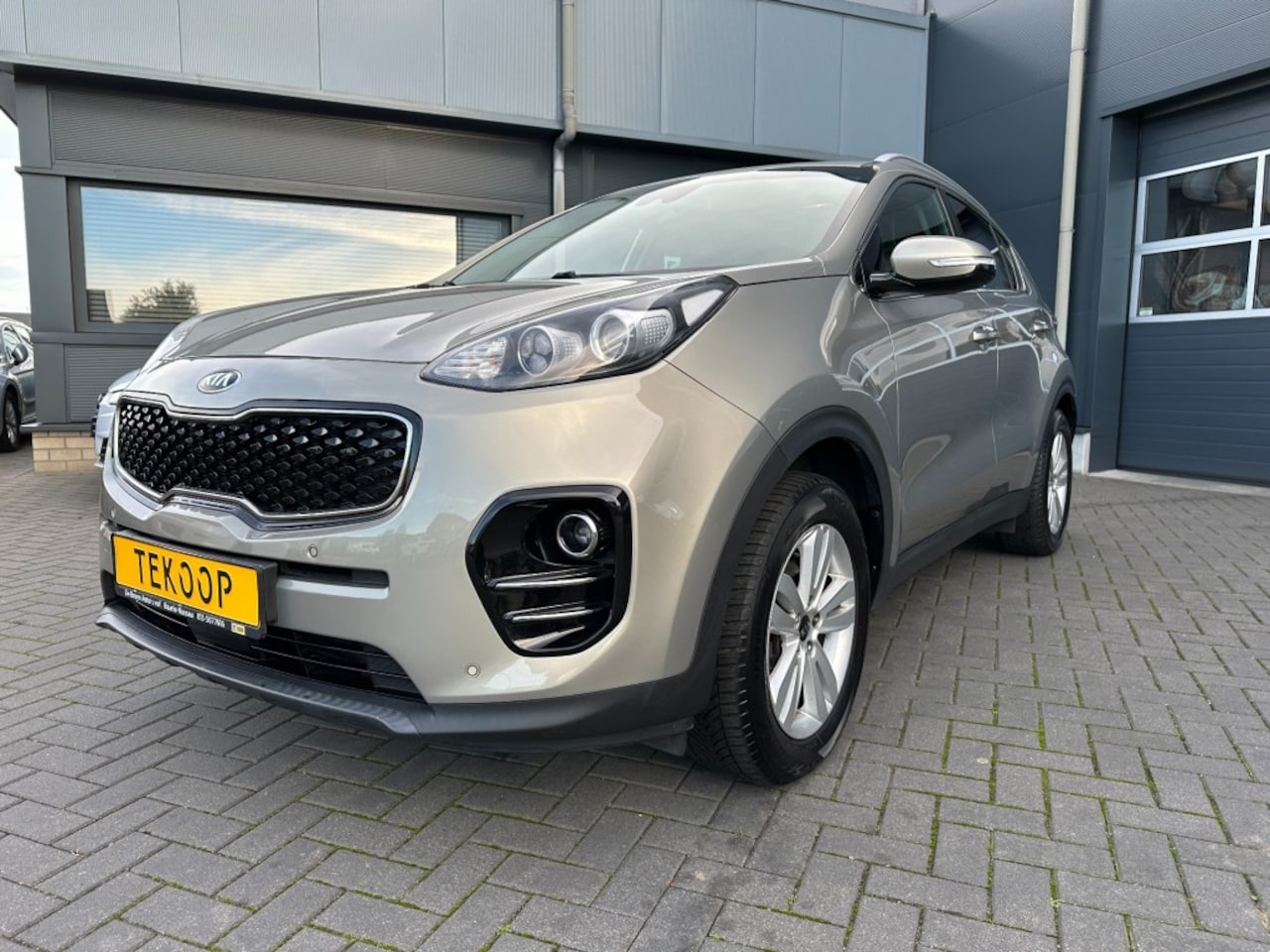 Kia Sportage - 1.6 GDi DynamicLine Navi Camera Leder Trekhaak - AutoWereld.nl