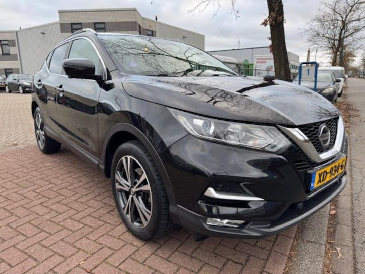 Nissan Qashqai - 1.2 Tekna 112.000km Airco/ECC,Navigatie,Camera,Panoramadak - AutoWereld.nl