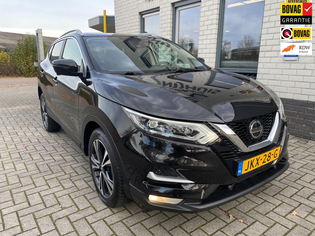 Nissan Qashqai - 1.3 DIG-T Acenta Automaat / Stoelverw. / Camera / Climate contr. / Panorama dak / Keyless - AutoWereld.nl