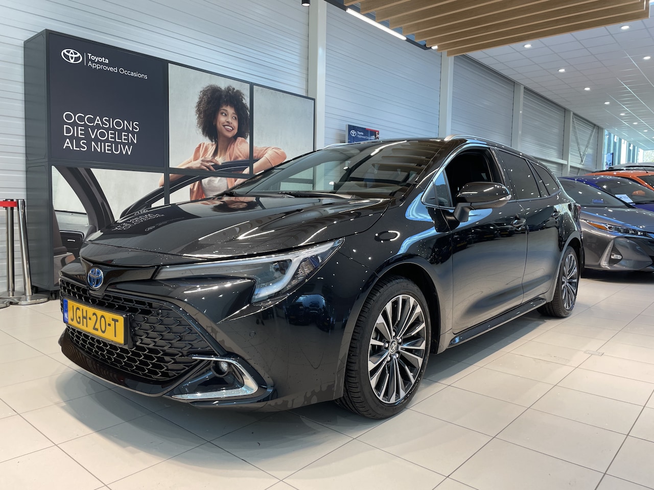 Toyota Corolla Touring Sports - Hybrid 200 Dynamic | Demo | fabrieksnavi | Apple Carplay Android Auto | Stoelverwarming | - AutoWereld.nl