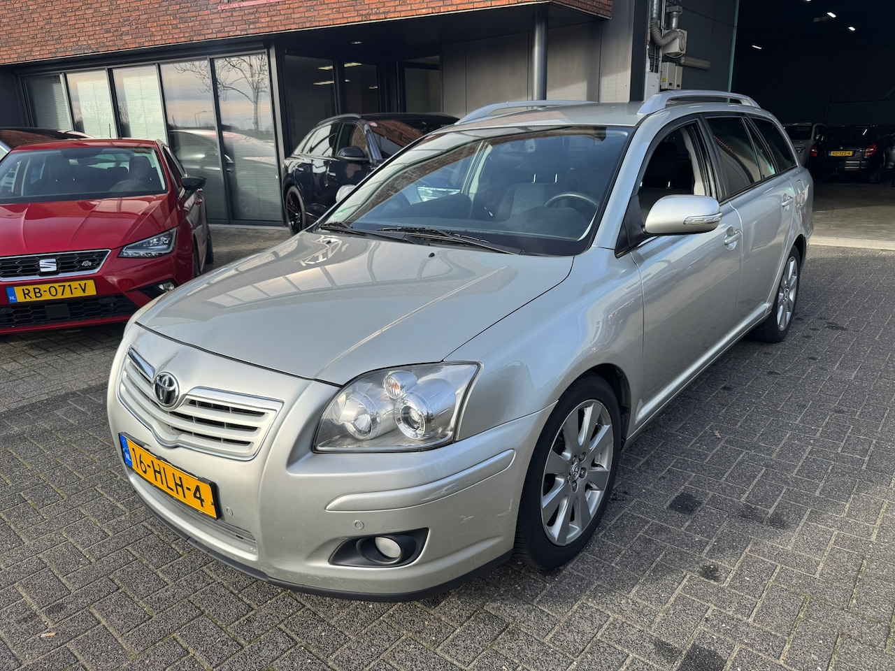 Toyota Avensis Wagon - 1.8 VVTi Luna AUTOMAAT NAVI PDC CLIMA ORIG NL NAP - AutoWereld.nl