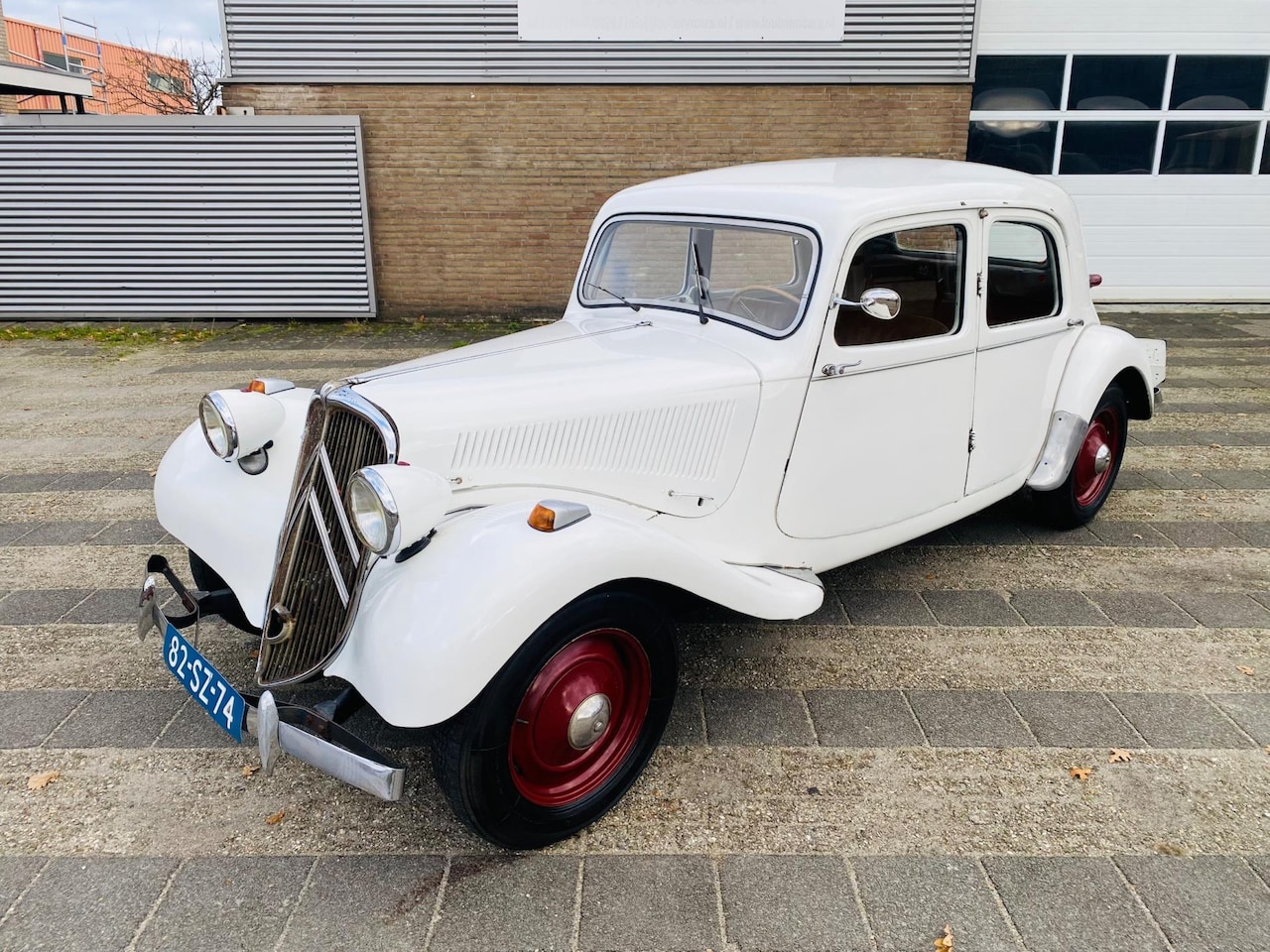 Citroën Traction - 11 1952 wit - AutoWereld.nl