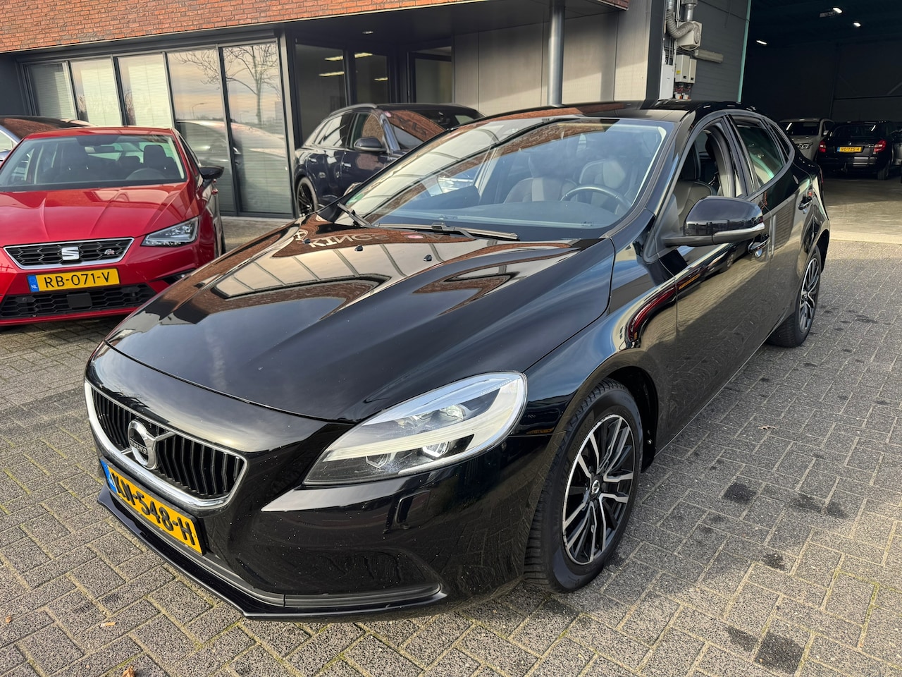 Volvo V40 - 2.0 D2 Nordic+ CAMERA TREKHAAK STOELVERWARMING ORIG NL NAP - AutoWereld.nl