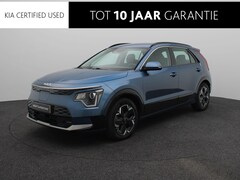 Kia Niro EV - DynamicLine 64.8 kWh | 3-fase 11KW laden | Climate Control | Navigatie | LM Velgen | Eerst
