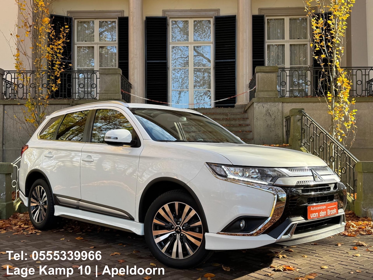 Mitsubishi Outlander - 2.0 Instyle Automaat Navi Camera Xenon CarPlay Trekhaak Climate Cruise Ctr Stoelverwarming - AutoWereld.nl