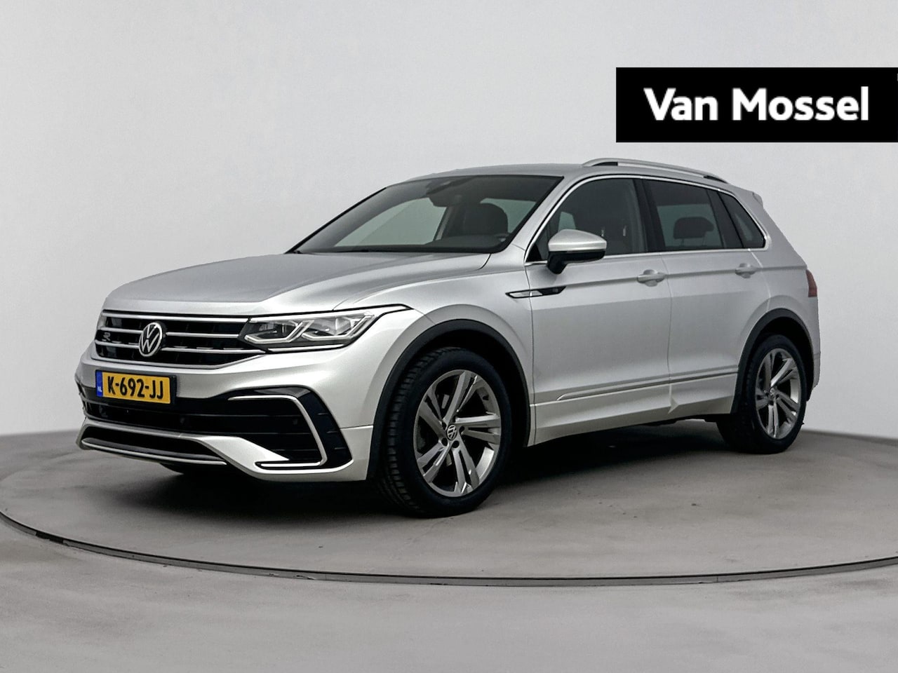 Volkswagen Tiguan - 1.5 TSI R-Line | Navigatie | parkeersensoren | R-Line | 19 Inch Velgen | Cruise control | - AutoWereld.nl