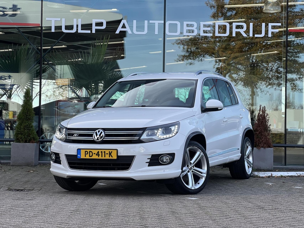 Volkswagen Tiguan - 1.4 TSI R-Line Edition Automaat Xenon Navi - AutoWereld.nl