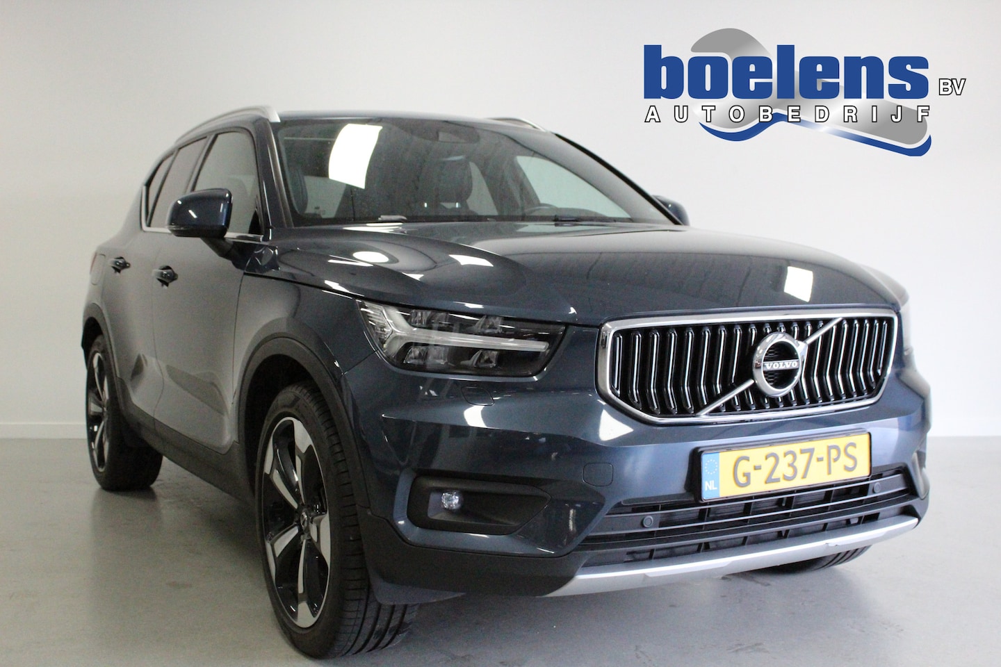 Volvo XC40 - 2.0 T4 Inscription | PANO | WEGKL-TRHAAK | NAVI | 191PK | CAMERA | 20'LMV | CARPLAY | KEYL - AutoWereld.nl