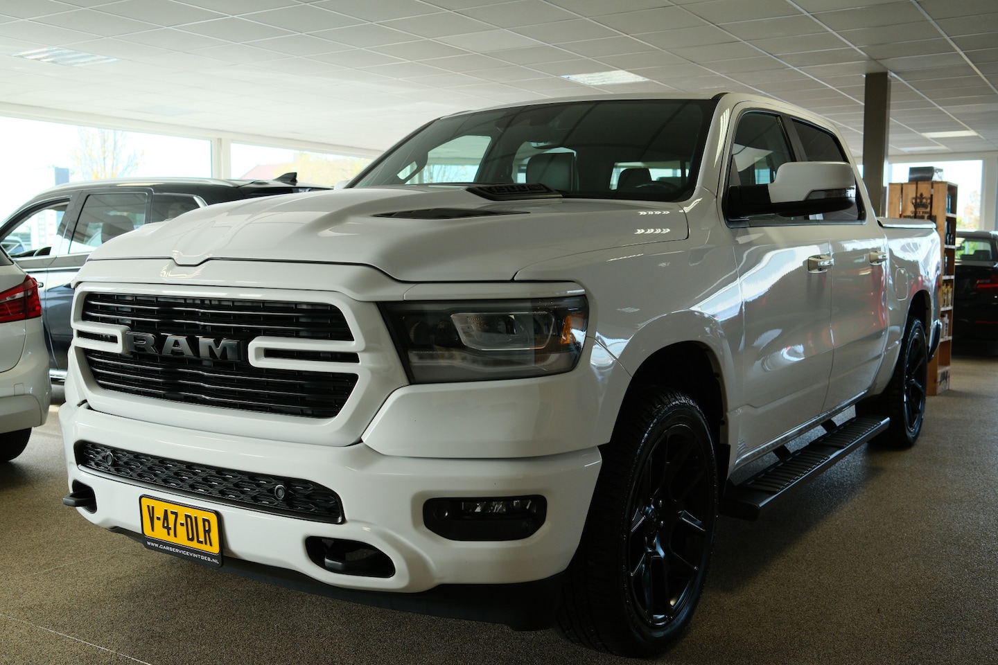 Dodge Ram 1500 - 5.7 V8 4x4 Crew Cab Laramie Apple carplay, 22"inch, Groot scherm, 310L LPG! - AutoWereld.nl